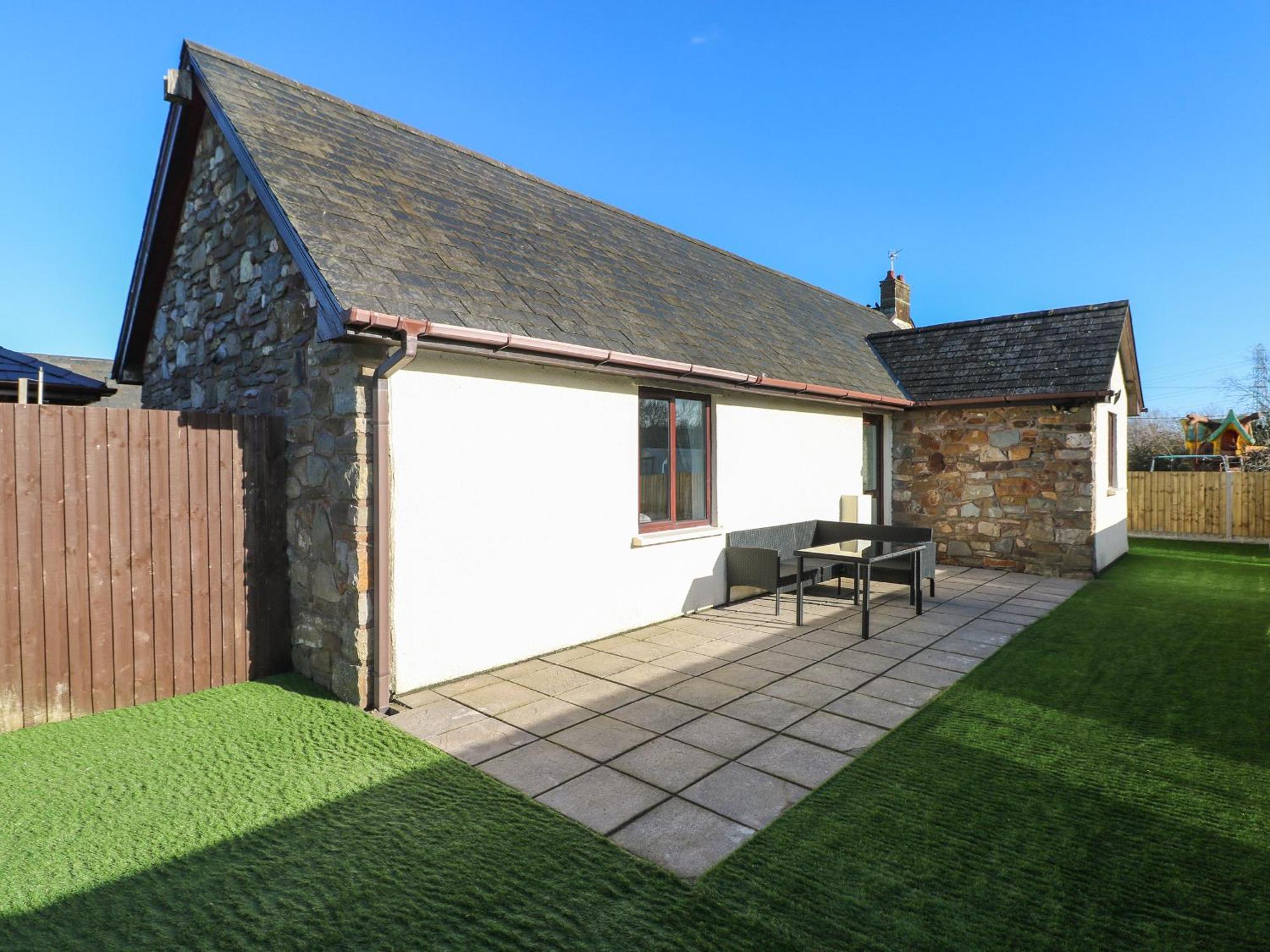 The Old Well Bungalow - Ty Mawr Farm Cardiff Exteriör bild